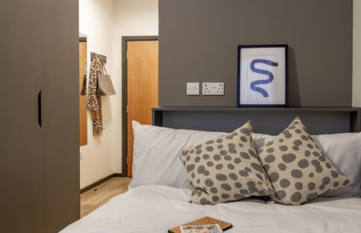 Silver En suite 6 share